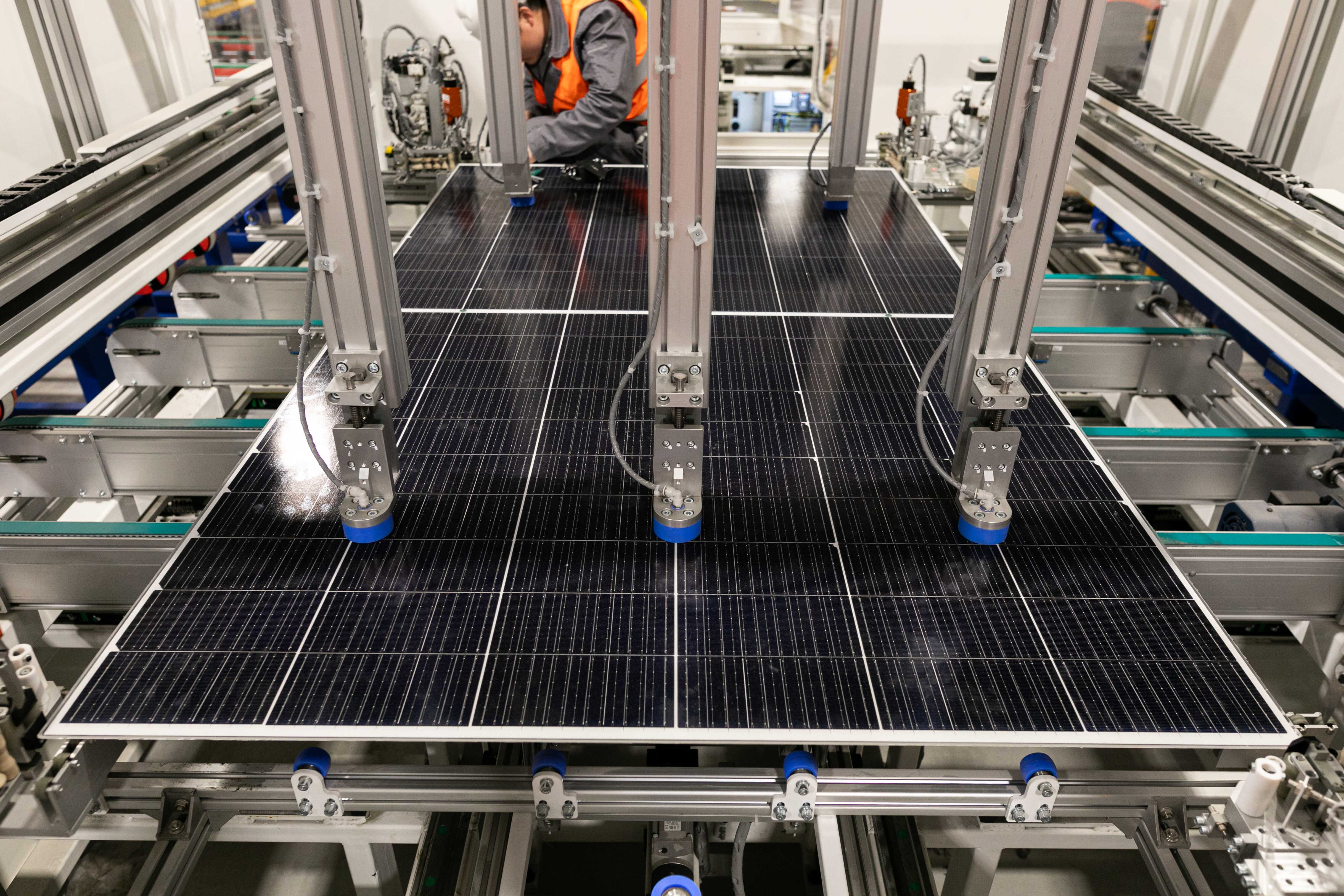 Transition Plan 5.0: 3SUN's 'Made in Europe' solar technology and ...